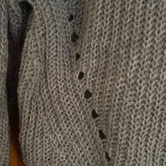 American Eagle Soft Grey Sweater Size Medium - Picture 2 of 4